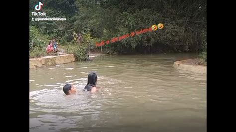 kinantot ang kapatid habang naliligo